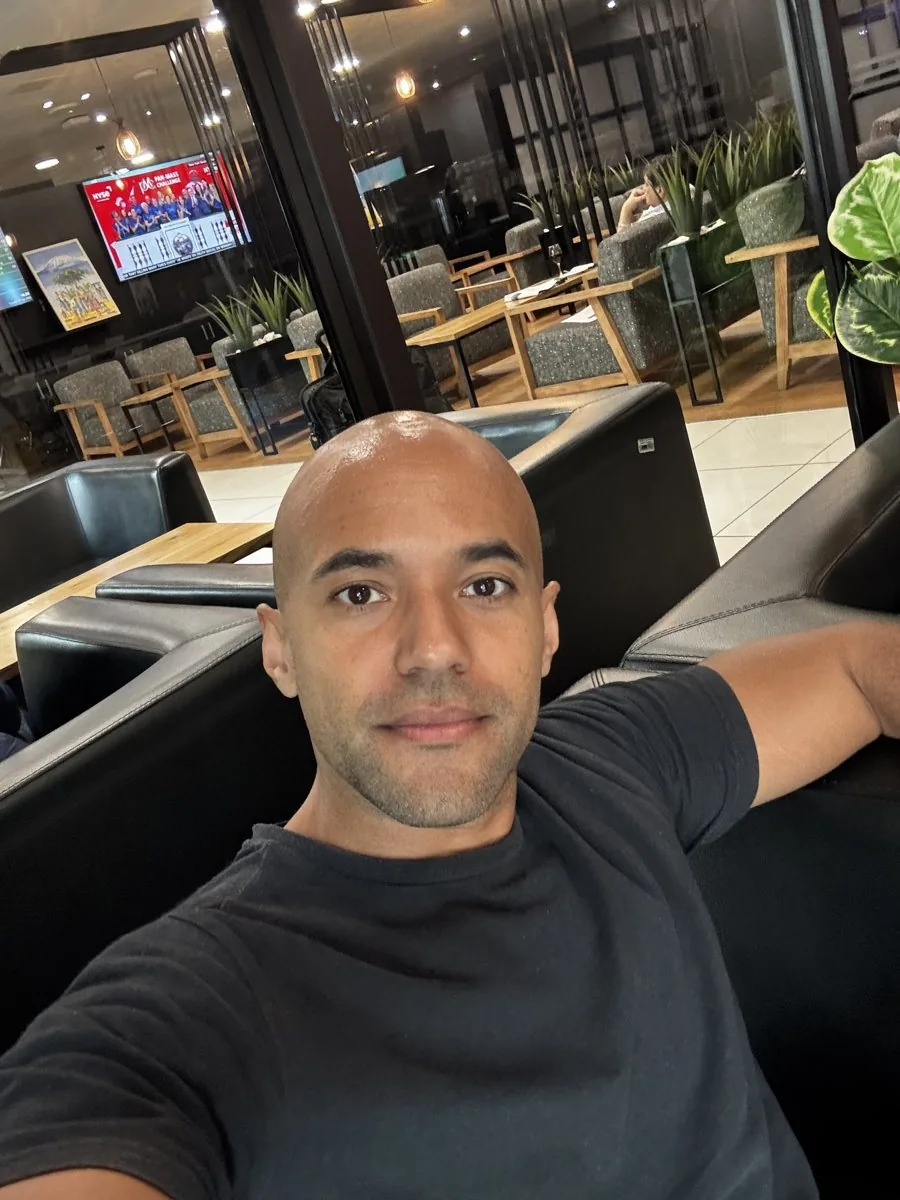 In der Business-Class-Lounge in Dar es Salaam