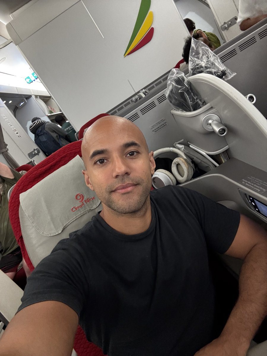 Im Business-Class-Sitz auf dem Flug von Dar es Salaam